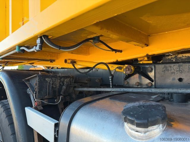 Vörubíll með tippgrind UNIMOG U500 4x4 / Dücker Kipper / Saug / Mäher  MKT 15R