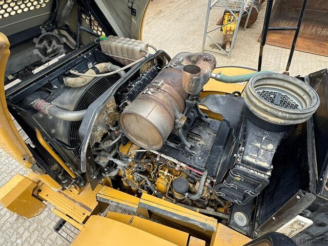 Ngarkues me rrota Caterpillar 966K