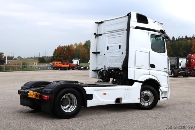मानक ट्रैक्टर यूनिट Mercedes-Benz Actros 1853 LS