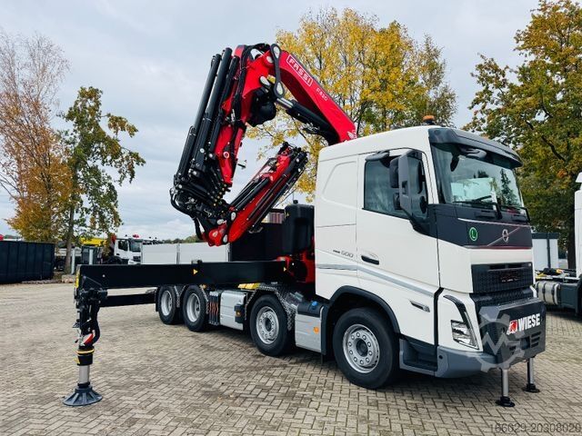 Crane yang terpasang pada truk VOLVO FH 500 8x4 Kran F820 RA2.27 Jib & Winde Sofort