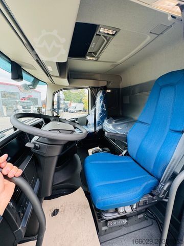 Truk tugas berat VOLVO FH 500 8x4 Kran F820 RA2.27 Jib & Winde Sofort
