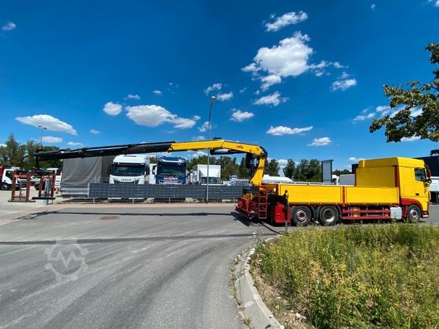 Truck mounted crane DAF XF 530 FAN 6X2 Baustoffpritsche mit HYVA HC213E3