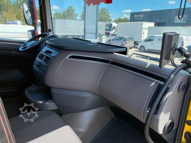 Truck mounted crane DAF XF 530 FAN 6X2 Baustoffpritsche mit HYVA HC213E3