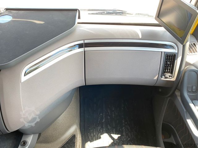 Truck mounted crane DAF XF 530 FAN 6X2 Baustoffpritsche mit HYVA HC213E3