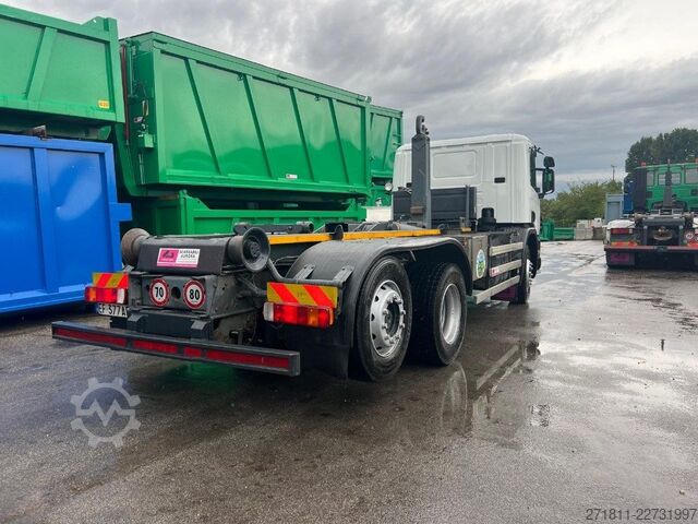 Āķa konteineru automašīna SCANIA SCANIA CV 94D 260 SCARRABILE USATO