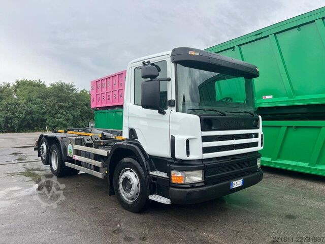 Āķa konteineru automašīna SCANIA SCANIA CV 94D 260 SCARRABILE USATO