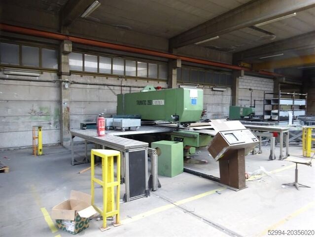 Stämpling & stanspress tunn metallplåt Trumpf Trumatic 260 Rotation