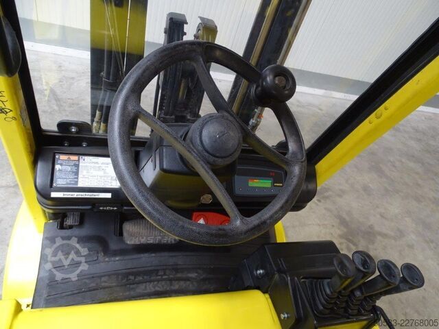 Električni viljuškar na 4 kotača Hyster J3.0XM