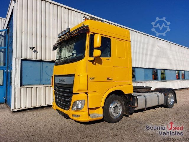 Prostorninska vlačilna enota DAF XF 460 FT Space Cab Low deck