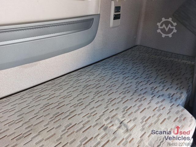 Prostorninska vlačilna enota DAF XF 460 FT Space Cab Low deck