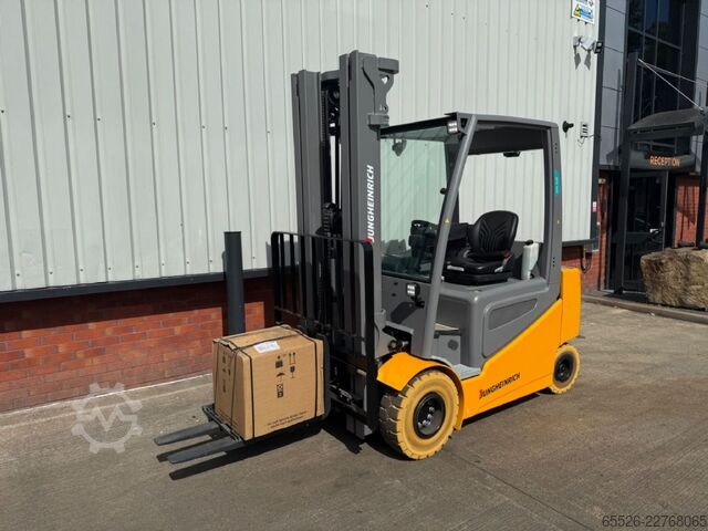 전동 4륜 지게차 Jungheinrich EFG 425 / Triplex 5500 mm / NEUGERÄT