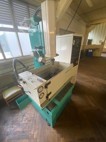 התחל מכונת שחיקת חורים AGEMA SWISS AS 320 CNC