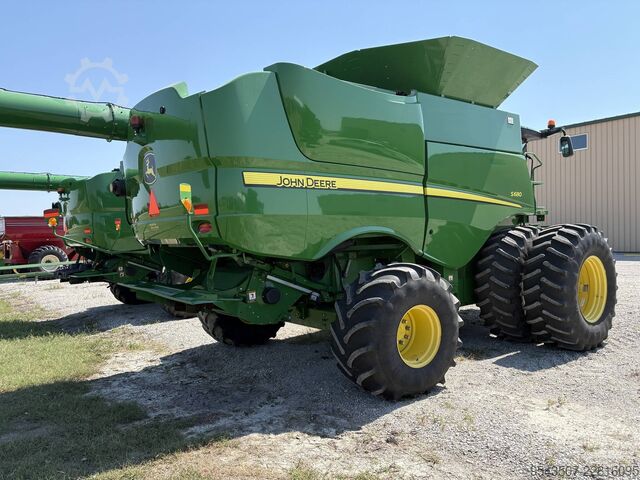 Combine harvester John Deere S680
