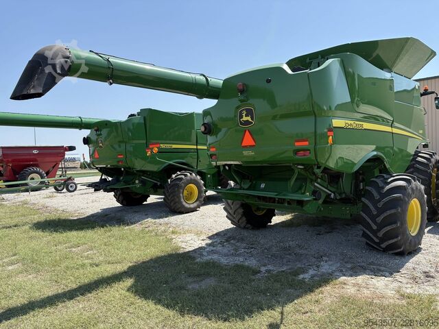 Combine harvester John Deere S680
