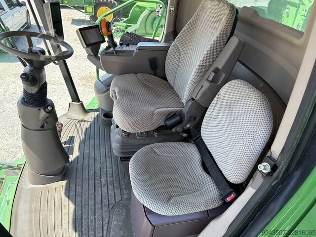 Combine harvester John Deere S680