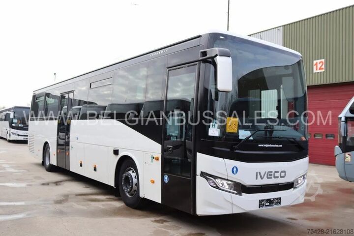 Autobús interurbano Iveco Crossway 12m Pop / Double middle door / Prép li...