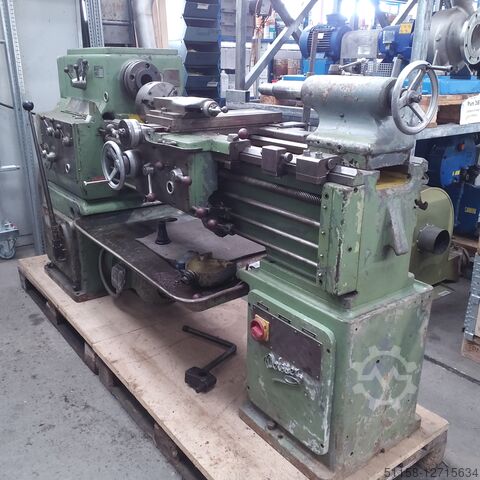 Leading and traction spindle lathe 