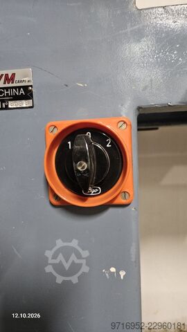 Токарный станок по дереву / токарная машина по дереву MVM T.1500