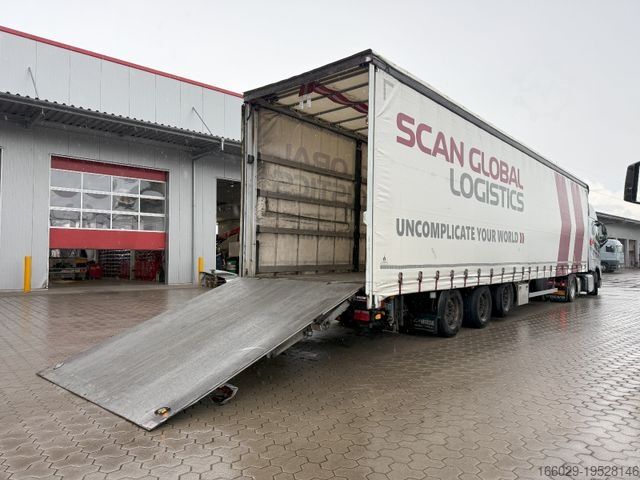 Semirremolque de plataforma baja  Wiese Mega Schiebeplane mit Dhollandia Rampe 9t