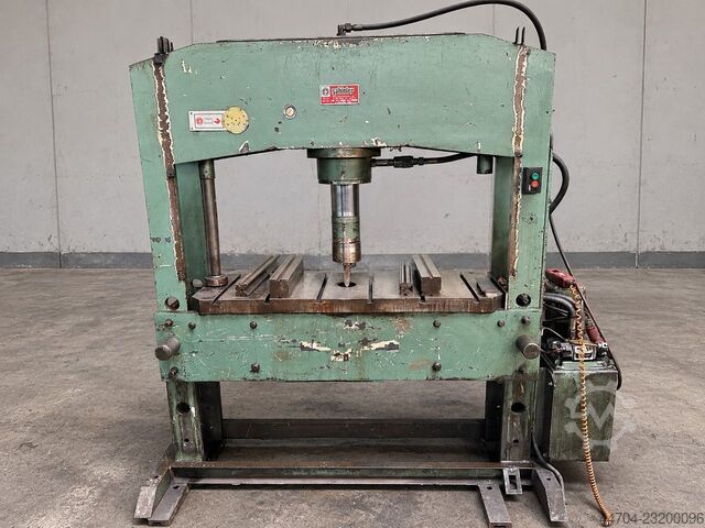 Curvadora de chapas Sahinler AP 1500