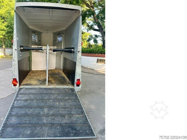 Bestelwagen Humbaur Notos Alu 2-Pferdeanhänger