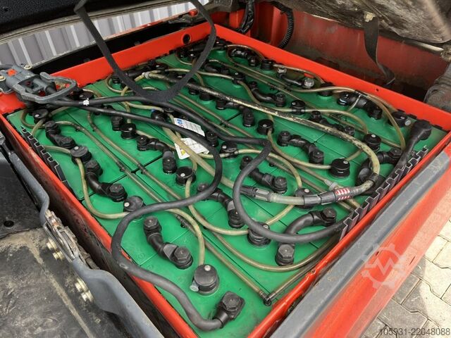 Elektryczny wózek widłowy 4-kołowy Linde E20PHL-02