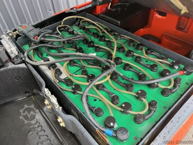 Elektryczny wózek widłowy 3 kołowy Linde E16C-02
