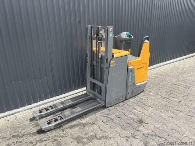 Máy xếp chồng độc lập Jungheinrich ERD220