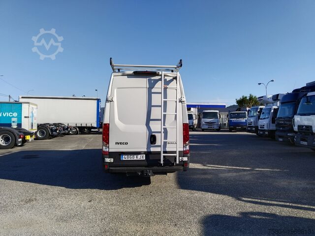 Furgoneta caja Iveco DAILY 35S18