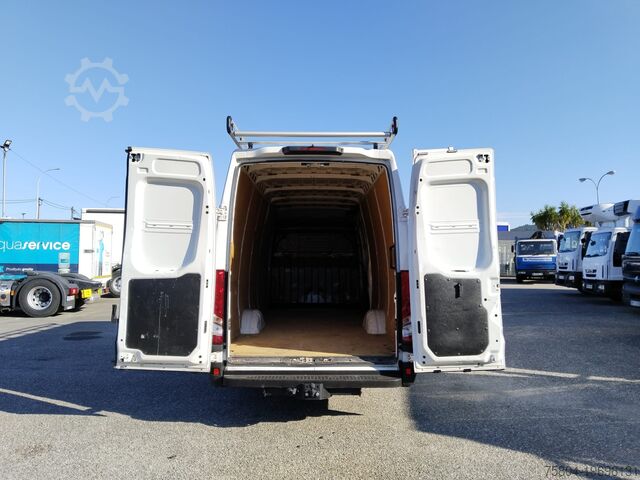 Furgoneta caja Iveco DAILY 35S18
