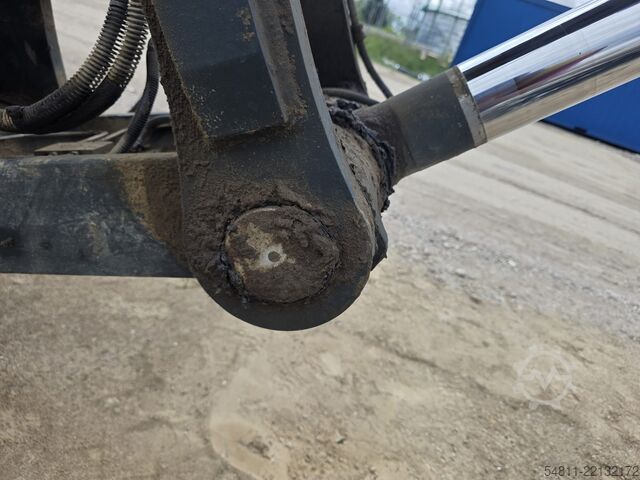 Excavator pe şenile Hyundai HX300A