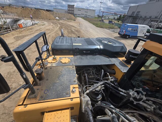 Excavator pe şenile Hyundai HX300A