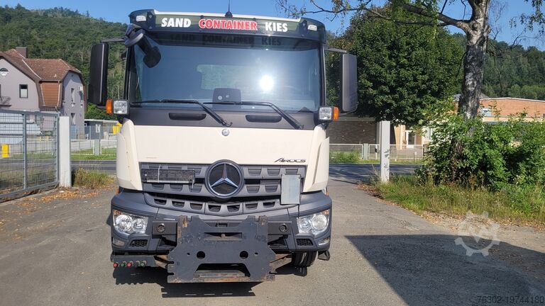 Kravas automašīna ar slodzes iekrāvēju Mercedes-Benz AROCS 2033 Meiller Winterdienst Kommunal