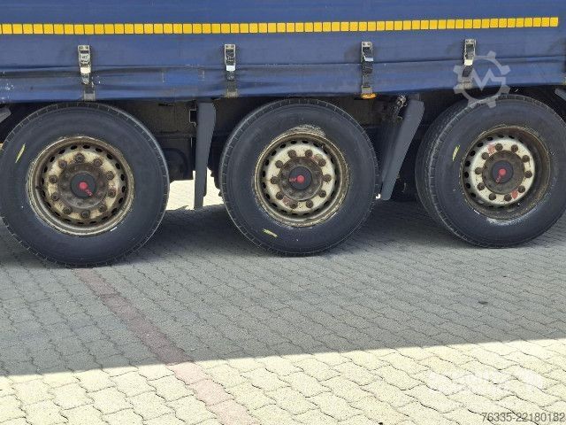 Naczepa otwarta z plandeką Kögel Curtainsider Mega