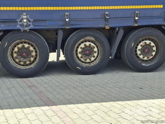 Naczepa otwarta z plandeką Kögel Curtainsider Mega
