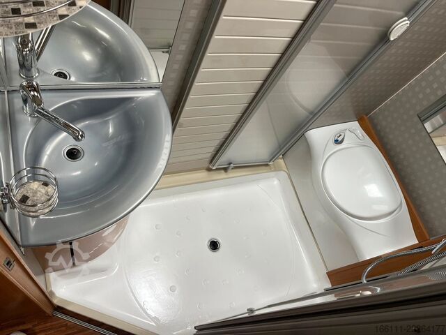 Halvintegrerad husbil BÜRSTNER T 640 - Festbett - Klima -  -
