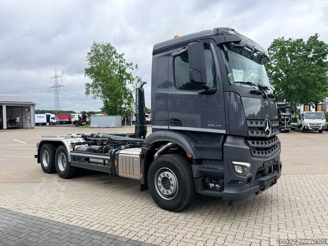 Camión portacontenedores de gancho MERCEDES-BENZ Arocs 2848 6x4 Abrollkipper Meiler RS21.65