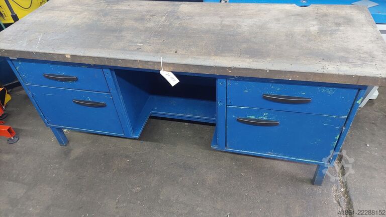  UNBEKANNT B 2000 x T 700