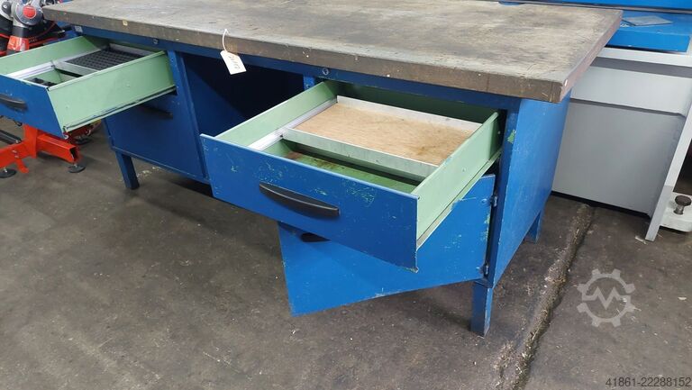  UNBEKANNT B 2000 x T 700