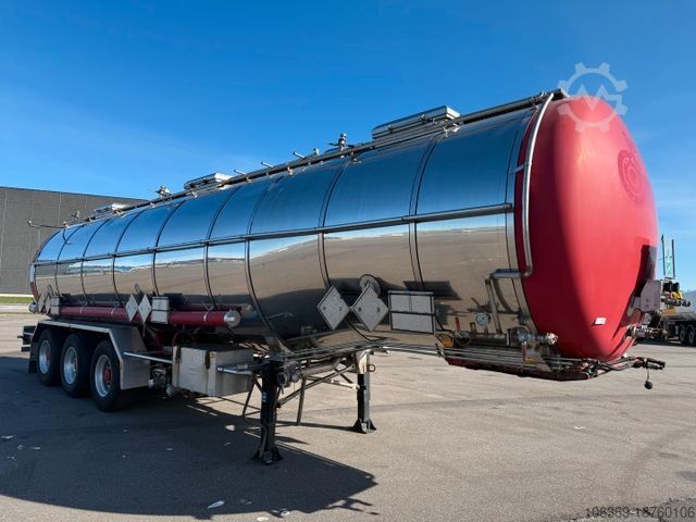 Gjysmërimorkio cisternë Burg 3 axle 3 compartments 32.200 L ADR