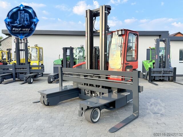 رافعة شوكية رباعية الاتجاهات Combilift C4000ET TRIPLEX 6900 WIDE FORK POSITIONE