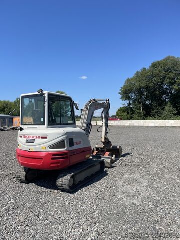  Takeuchi TB 240