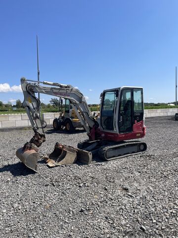  Takeuchi TB 240