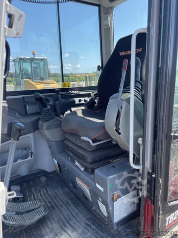  Takeuchi TB 240