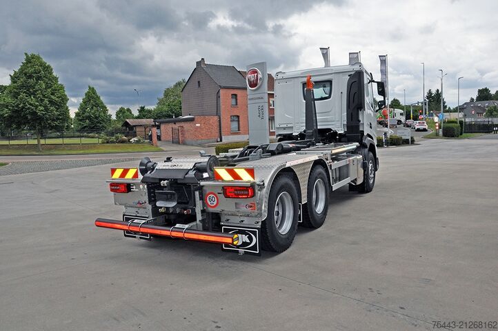 Sistem de braț cu cârlige DAF XF 480 FAT - 6x4 ST925 - Robust bumper - TraXon...