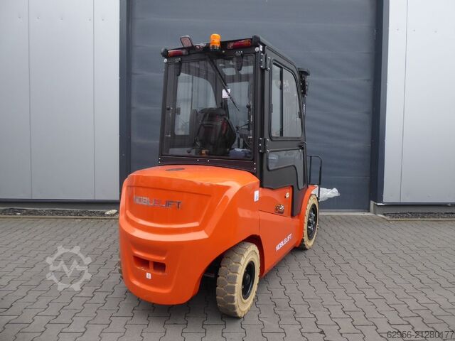 Electric 4-wheel forklift Noblelift FE4P35