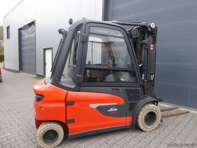 Electric 4-wheel forklift Linde E35L-01