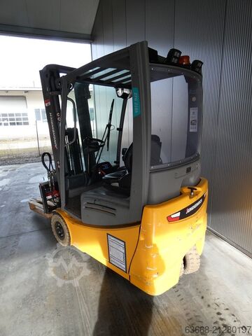 Electric 3-wheel forklift Jungheinrich EFG 216 K