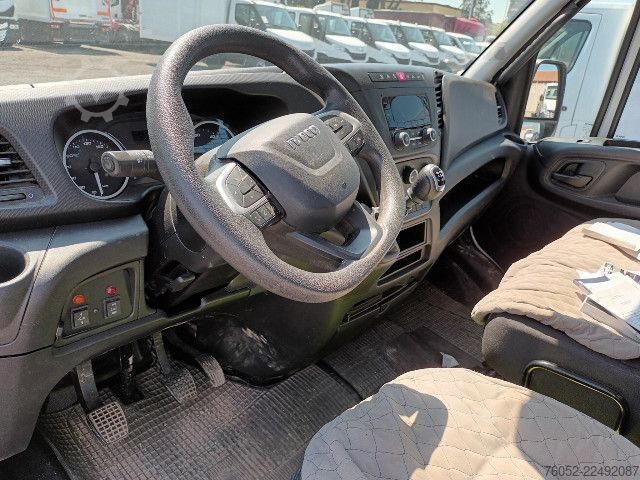 Lori tunda tiga sisi IVECO 35C16H3.0