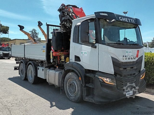 Lori tunda tiga sisi IVECO AD260S46Y/PS